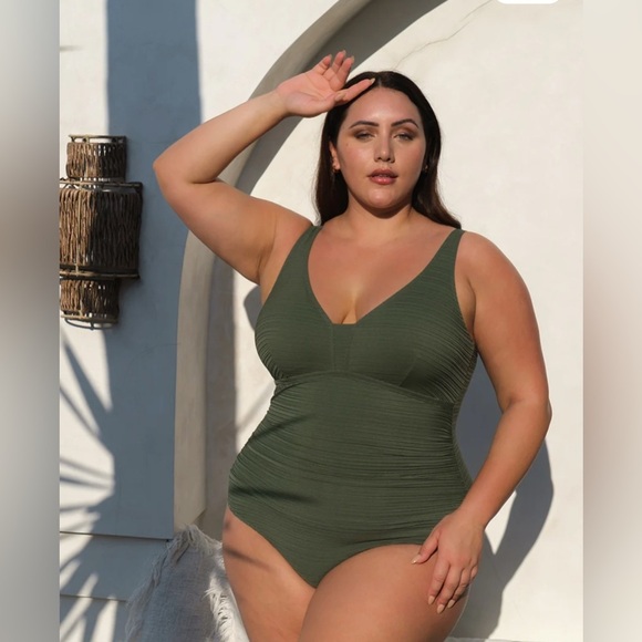 Artesands Woman's Aria Olive Gericault One Piece Swimsuit Multifit up, size 10 - Picture 1 of 5